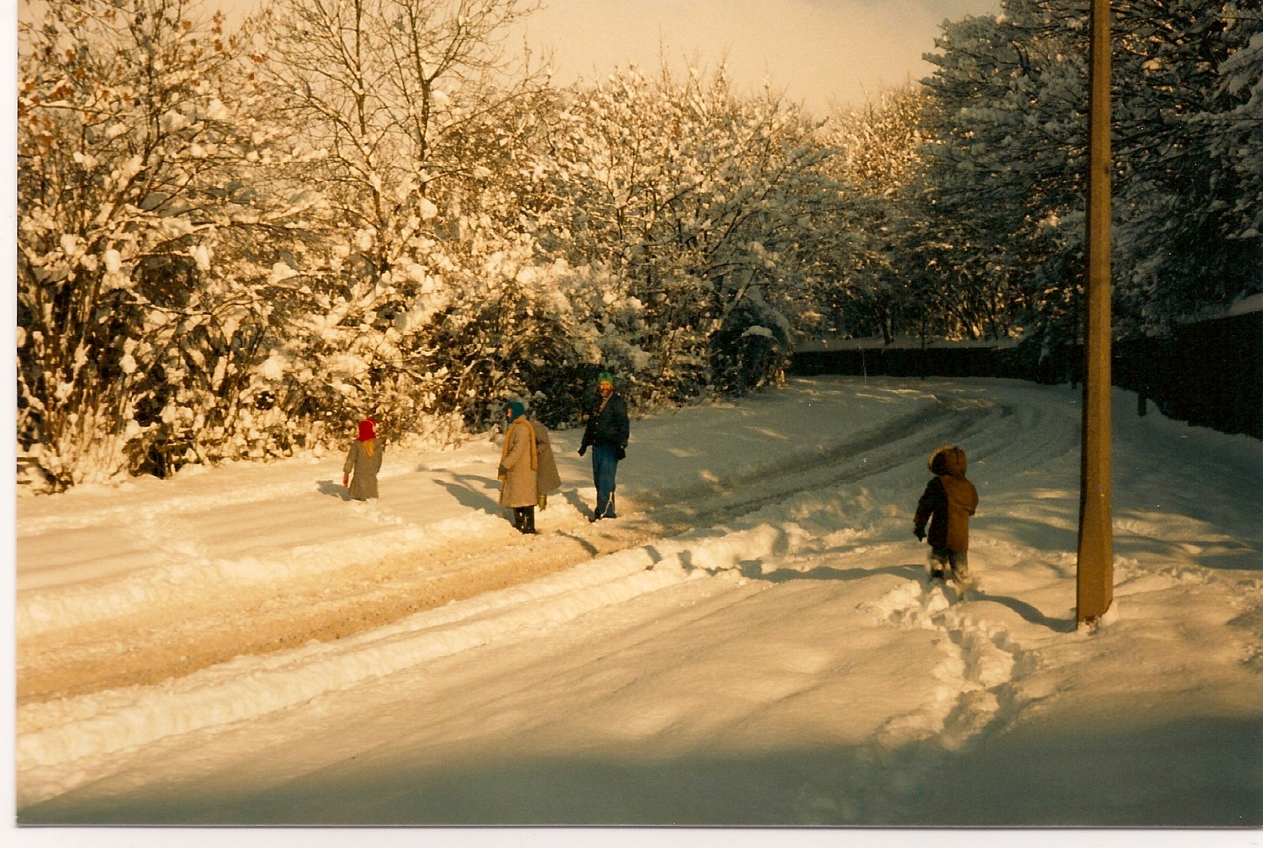 1987 Snow - Looking up Hempstead Hill towards Gillingham Business park (tunnel would be to the right hand side of the photo)